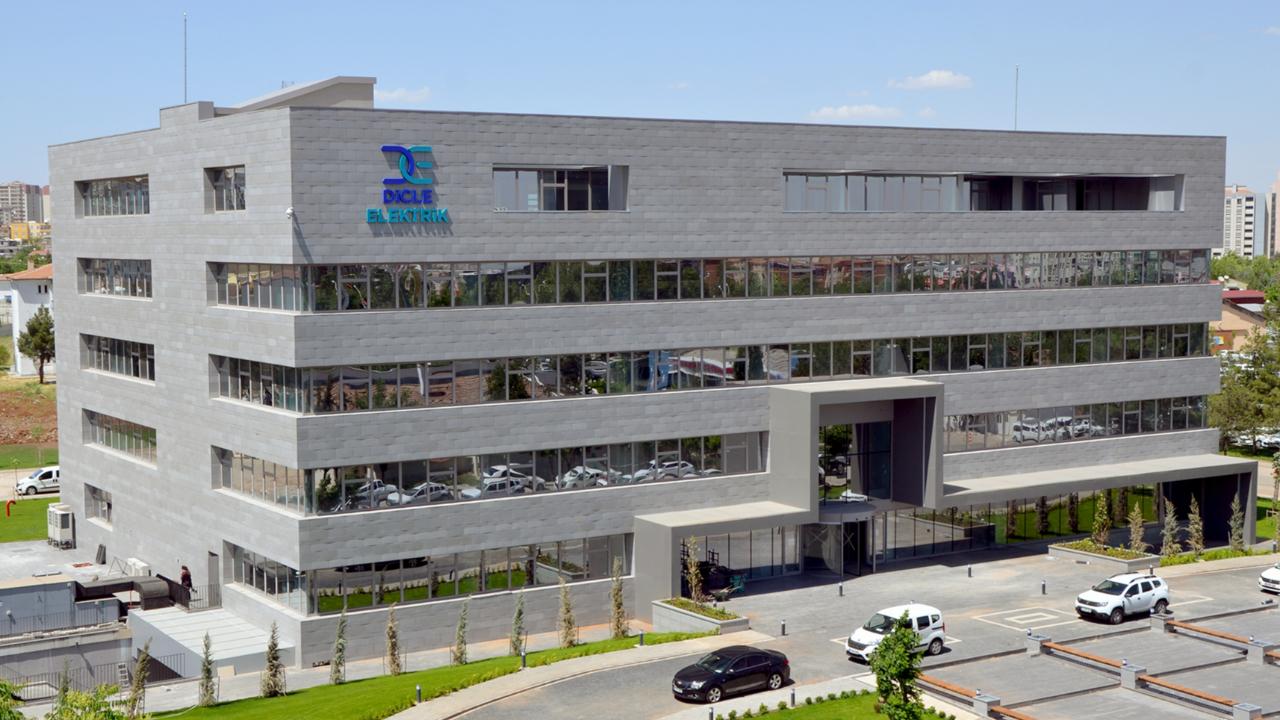 Şanlıurfa’da kaçak elektriğe müdahale eden ekiplere saldırdılar