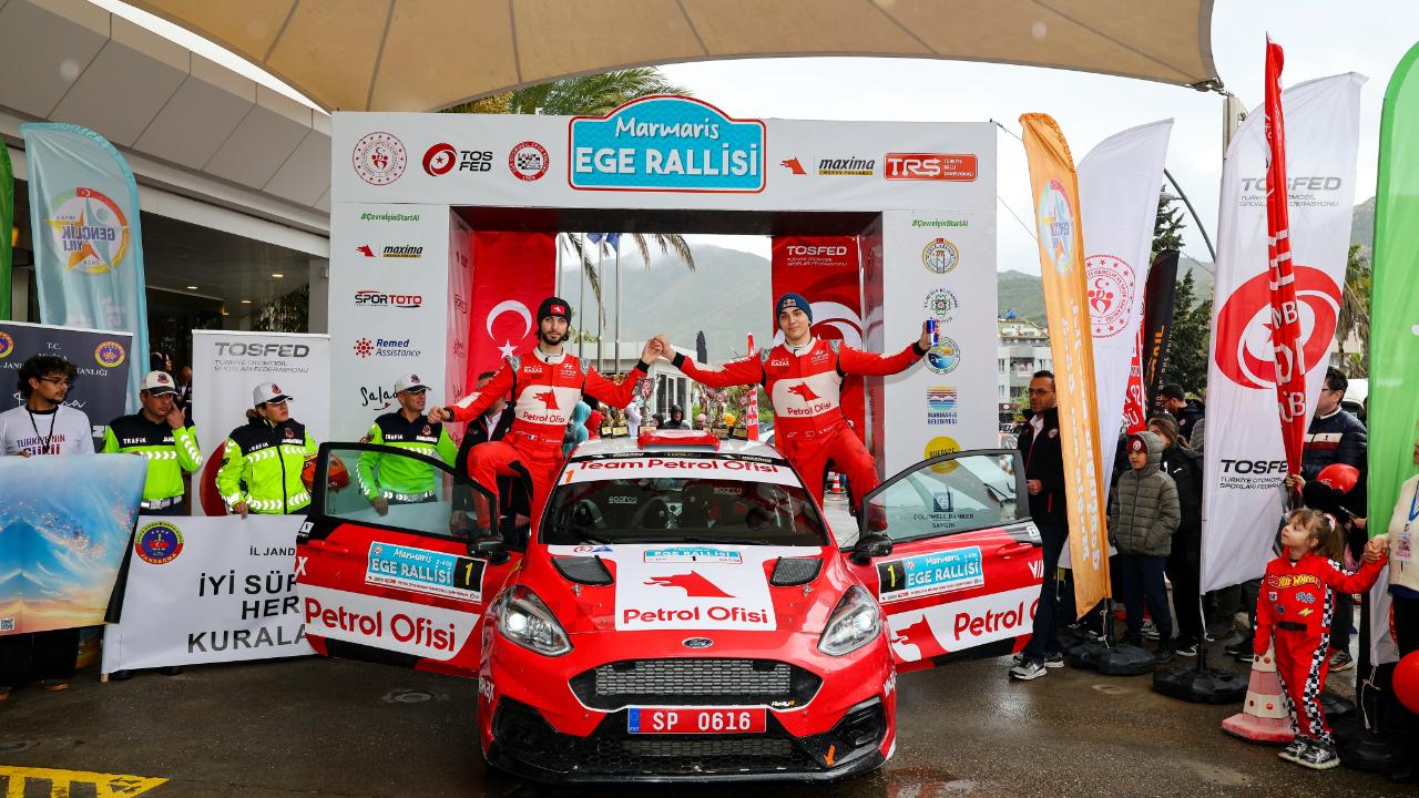 Team Petrol Ofisi pilotu Kerem Kazaz sezona podyumla başladı